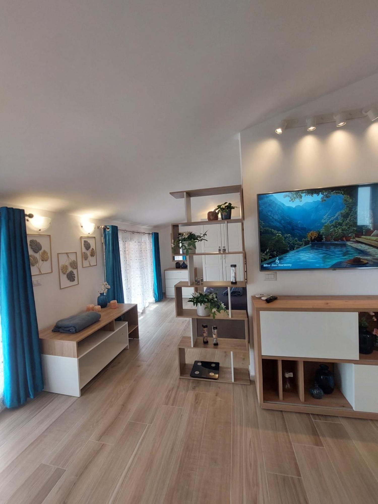 Grazioso Loft, Luminoso E Appena Ristrutturato Apartment *